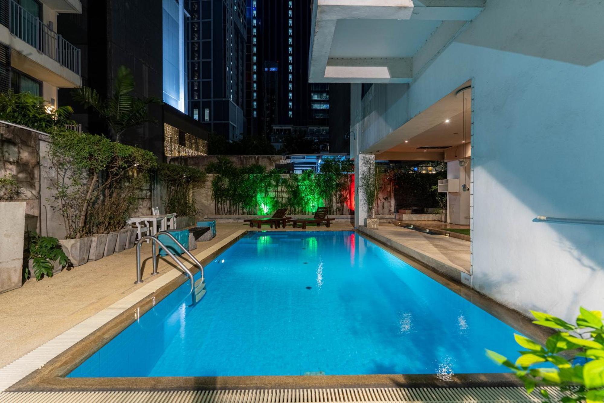 Journeyhub Sukhumvit 26, Bangkok - Formerly St James Hotel Exterior photo