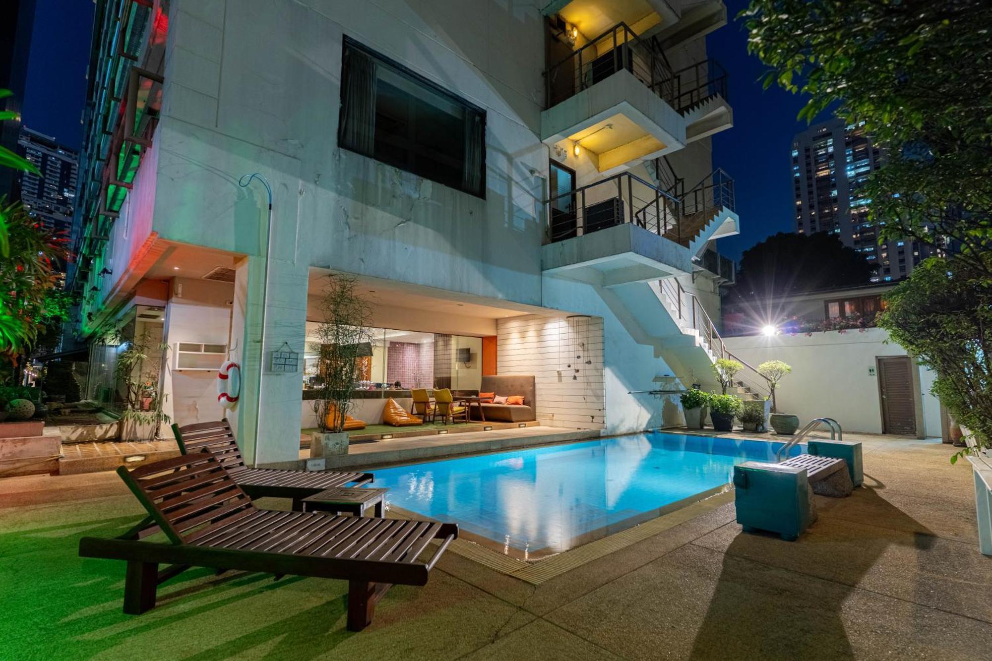 Journeyhub Sukhumvit 26, Bangkok - Formerly St James Hotel Exterior photo