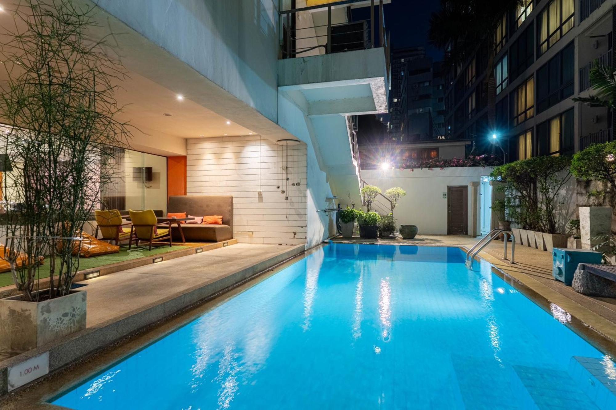 Journeyhub Sukhumvit 26, Bangkok - Formerly St James Hotel Exterior photo