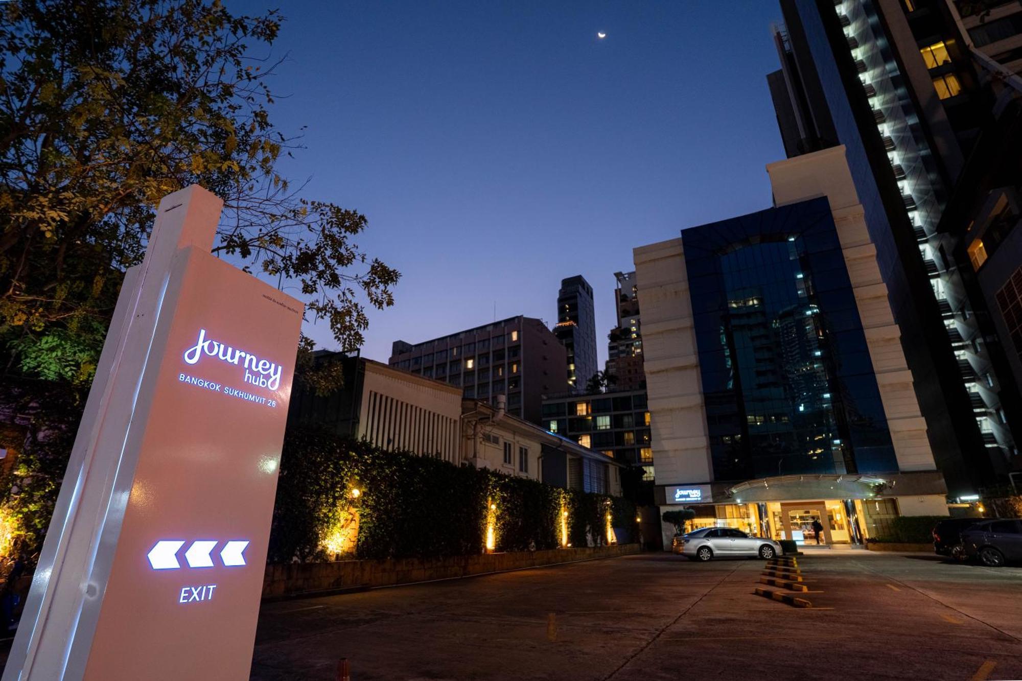 Journeyhub Sukhumvit 26, Bangkok - Formerly St James Hotel Exterior photo